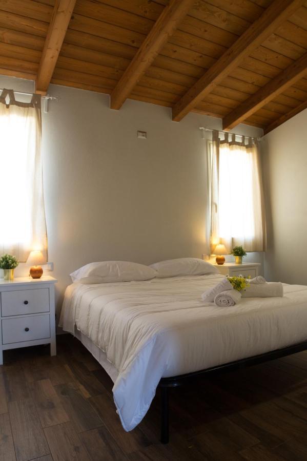 הוילה קסטיאדס La Casa Dell Olivo מראה חיצוני תמונה
